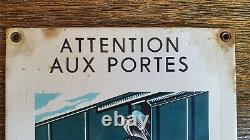 ATTENTION AUX PORTES Plaque SNCF train MODERN-EMAIL NEUVILLE DU POITOU ANNÉES 50