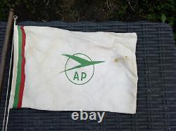 Ancien porte fanion AP drapeaux d'agence de voyage messagerie maritime ht 58cm