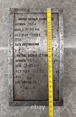 Ancien présentoir d'usine publicitaire industrielle URSS production de MATELAS