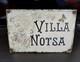 Ancienne Plaque Émaillée Bombée De Villa Notsa Propriété XIXe Papillon Fleurs