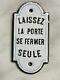 Ancienne plaque émaillée LAISSEZ LA PORTE SE FERMER SEULE 10 x 5cm