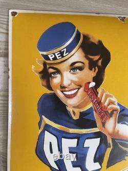 Ancienne plaque émaillée Pez bombée Très Rare