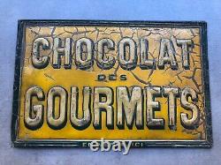 Ancienne tôle litho embossée CHOCOLAT DES GOURMETS no plaque émaillée