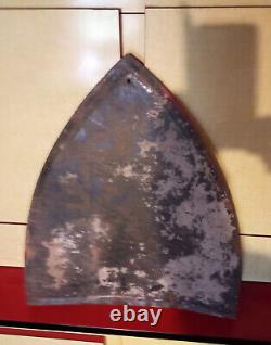 Grande plaque émaillée originale CHARRUES HUARD de forme bombée 55 cm x 48 cm