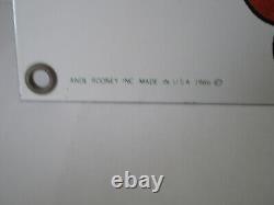Plaque emaillée DRINK SQUIRT design de Andre rodney Made in USA 1986 métal épai
