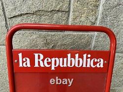 Porte- Affiche pour Kiosque à Journaux Le République en Acier Laqué Rouge