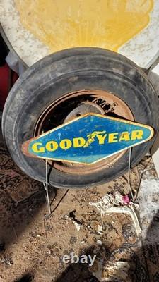 Tres Rare Ensemble 2 Plaques Goodyear Pneus A Flanc Blanc Neuhaus Bagneux 1960